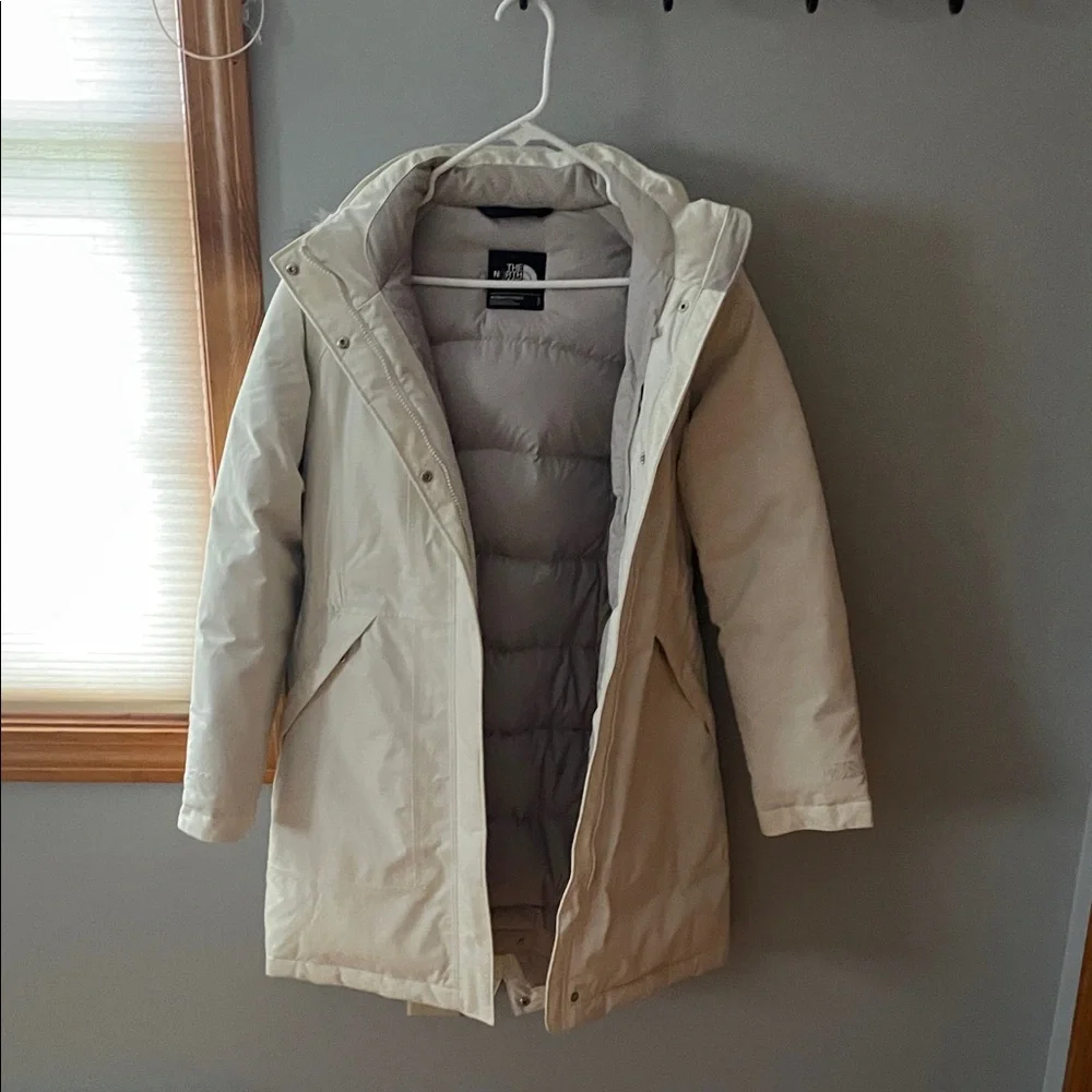 The North Face Women's Off-White Ski Jacket - Picture 4 of 7